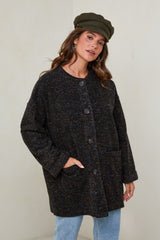 665 Manteau court tissu à motif, col rond fermeture à 4 boutons avec deux poches à l'avant
